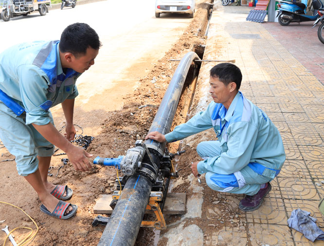 Giải tỏa 'cơn khát' nước sạch ở một vùng nông thôn ven đô