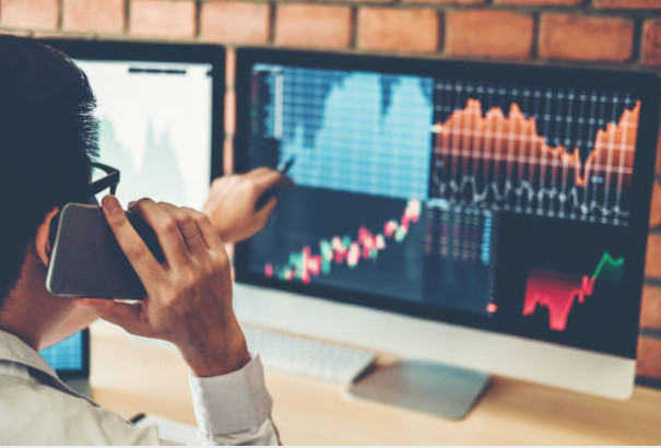 Áp lực bán quay trở lại mạnh mẽ, VN-Index tạm ngưng đà tăng điểm