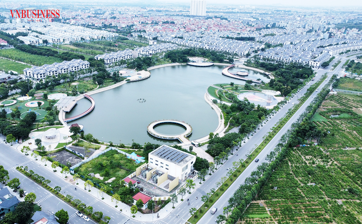 Cạn tiền, đại gia bất động sản chuyển hướng 'đánh bắt xa bờ' để... 'nuôi quân'