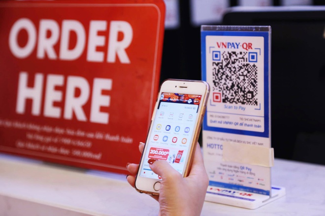 Số lượng giao dịch thanh toán qua QR Code tăng vọt trên 105%, giao dịch qua ATM ngày càng 'thất sủng'