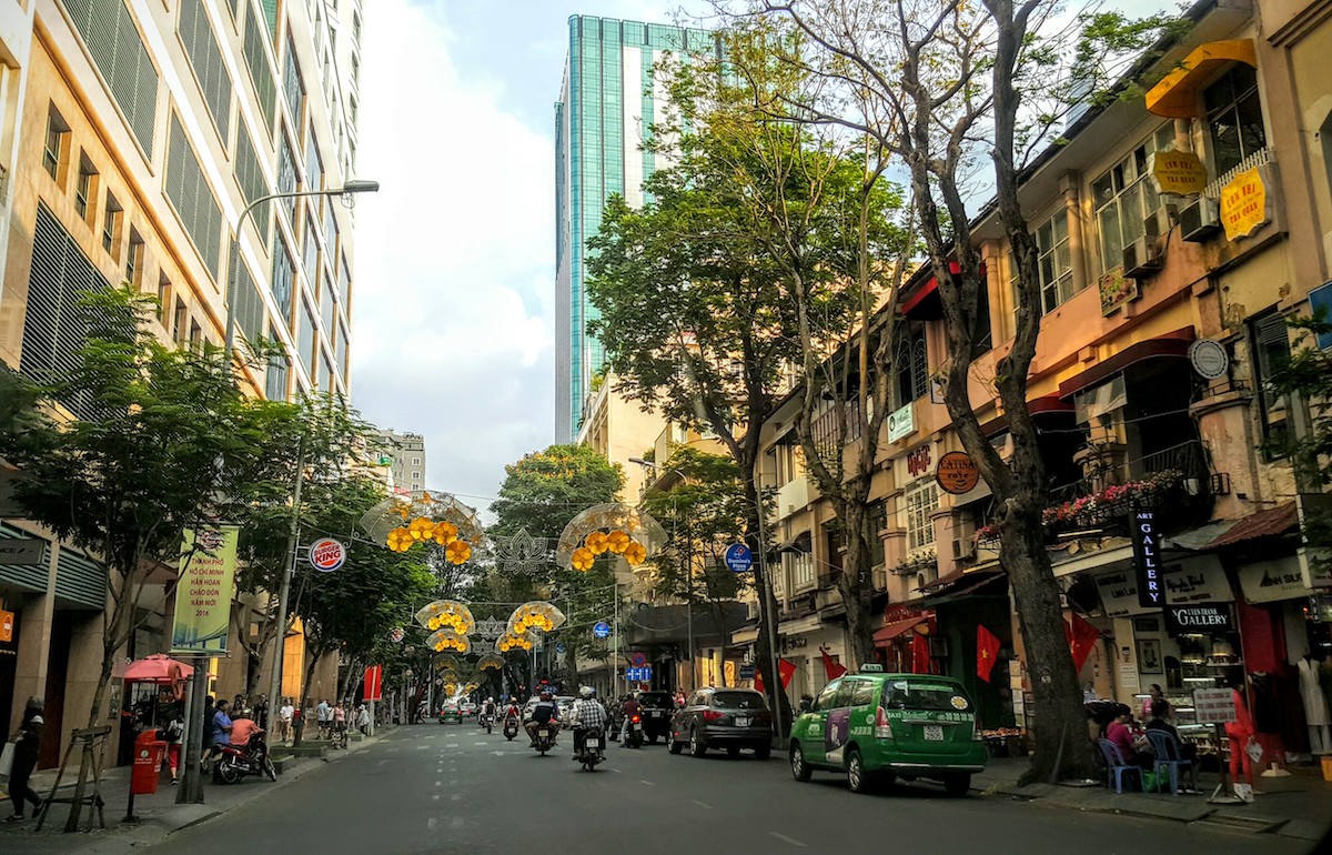 Giá thuê mặt bằng bán lẻ trên một con đường ở TP.HCM đắt đỏ thứ 13 thế giới