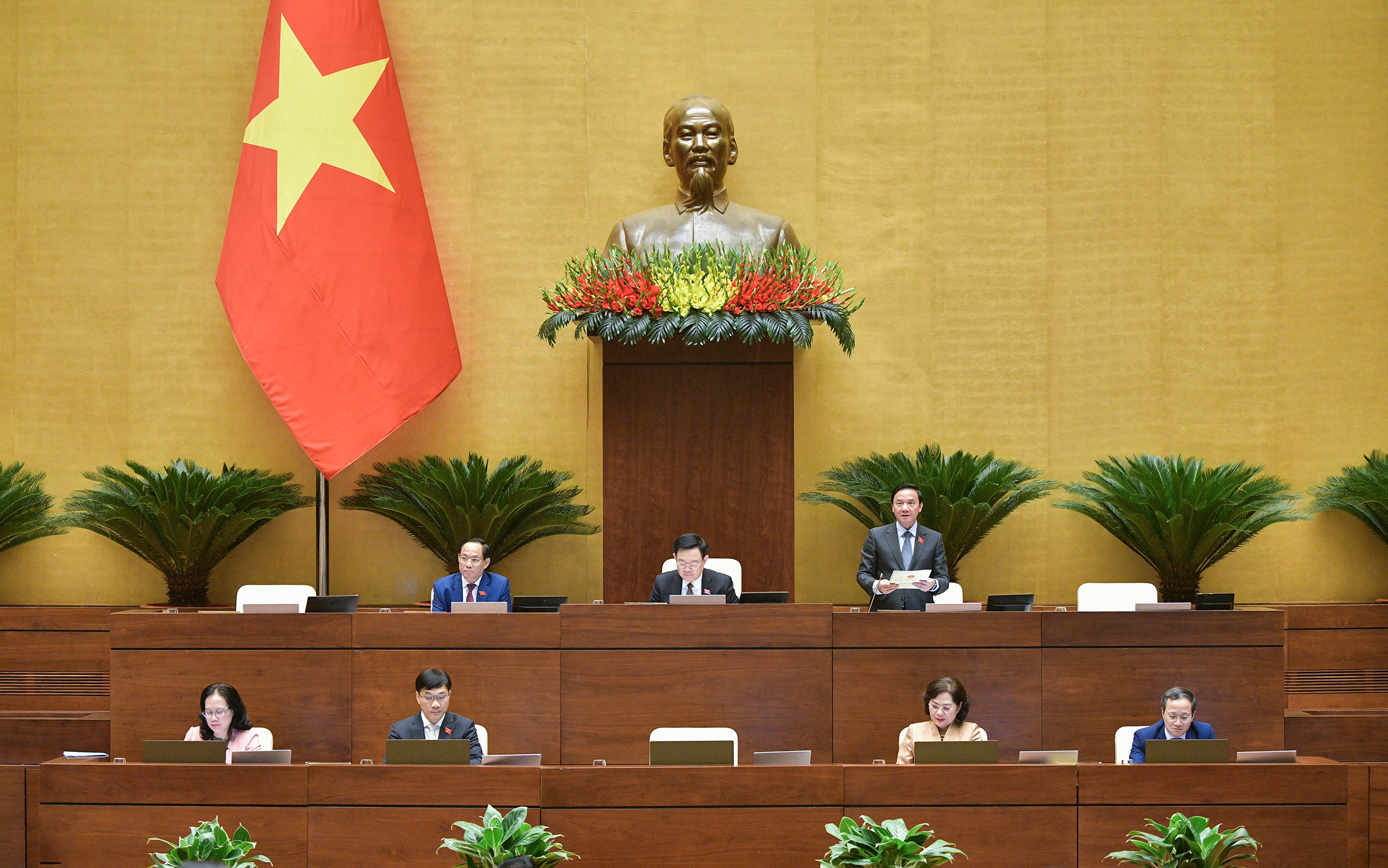 Quốc hội bàn về phương án can thiệp sớm, kiểm soát đặc biệt ngân hàng thua lỗ