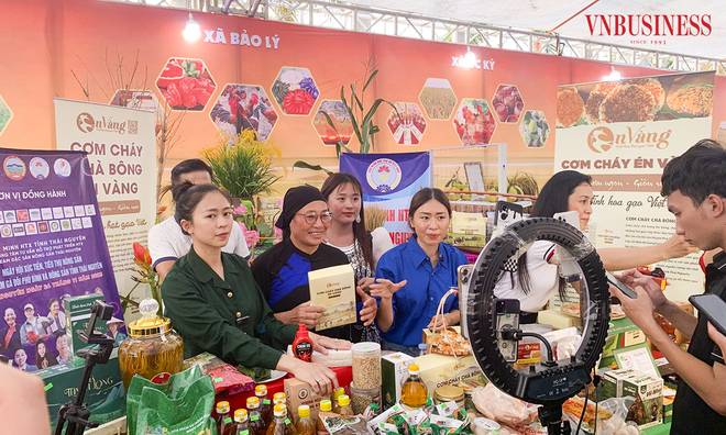 <p class="Normal">
Việc tổ chức livestream trực tuyến góp phần quảng bá mạnh mẽ sản phẩm gà đồi, các nông sản của huyện Phú Bình nói riêng và của tỉnh Thái Nguyên nói chung.</p>