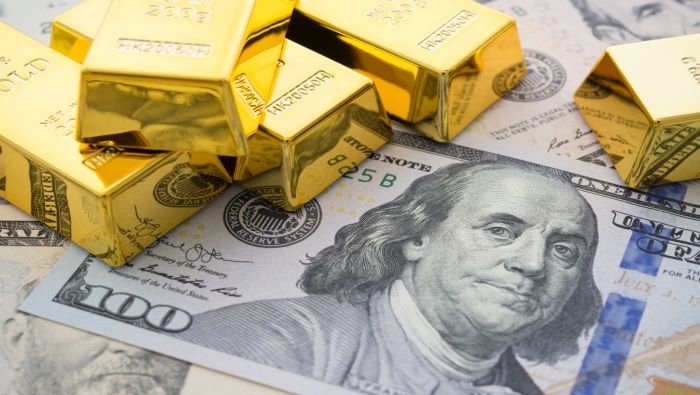 Giá USD rơi 'tự do' có liên quan giá vàng lập đỉnh?