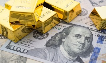 Giá USD rơi &#039;tự do&#039; có liên quan giá vàng lập đỉnh?
