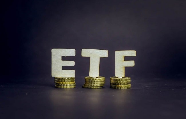 Các quỹ ETF bị rút vốn mạnh đang nắm giữ nhóm cổ phiếu nào?