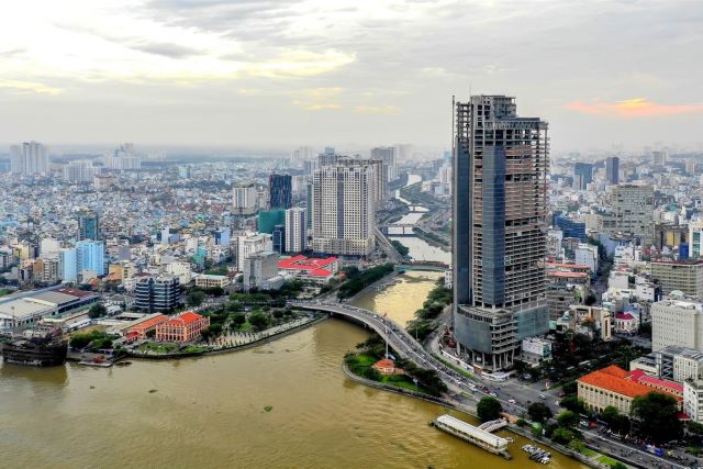 Đã đến lúc doanh nghiệp địa ốc cần chủ động 'thoát hiểm' thay vì ngồi im chờ tín dụng