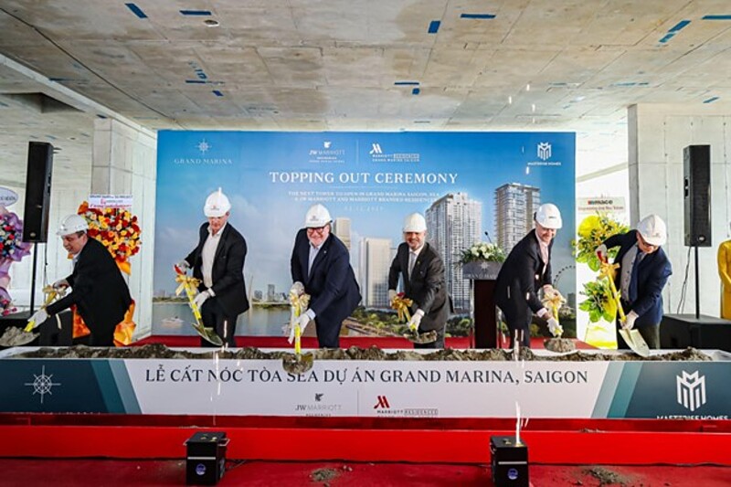 Grand Marina, Saigon cất nóc tòa Sea bao gồm khu căn hộ hàng hiệu Marriott và JW Marriott