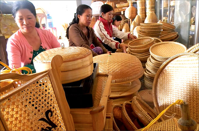 'Sống khỏe' với nghề thủ công mỹ nghệ