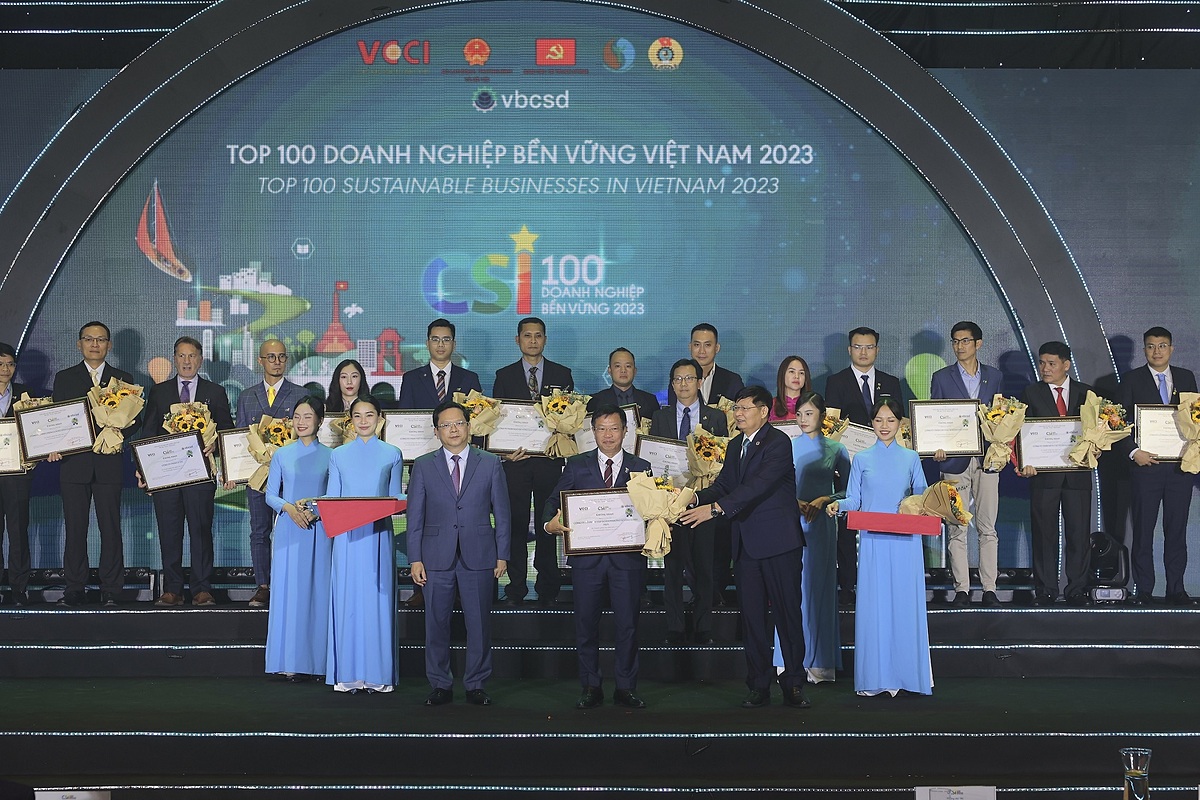 Lần thứ 6 liên tiếp tập đoàn Phenikaa được vinh danh trong top 100 doanh nghiệp phát triển bền vững Việt Nam