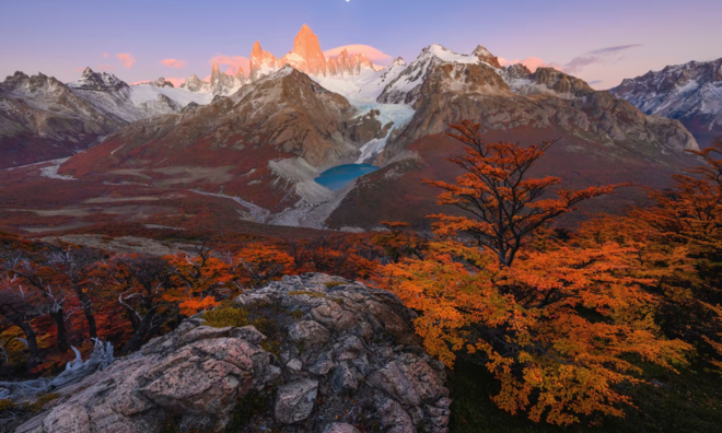 <p>
Matt Meisenheimer, người đứng ở vị trí thứ ba cho giải Nhiếp ảnh gia của năm, đã gửi những bức ảnh phong cảnh chụp ở El Chalten, Patagonia. Tác giả đã chụp ảnh mặt trời chiếu từ phía sau những dãy núi phủ đầy tuyết và những hàng cây đầy màu sắc.</p>