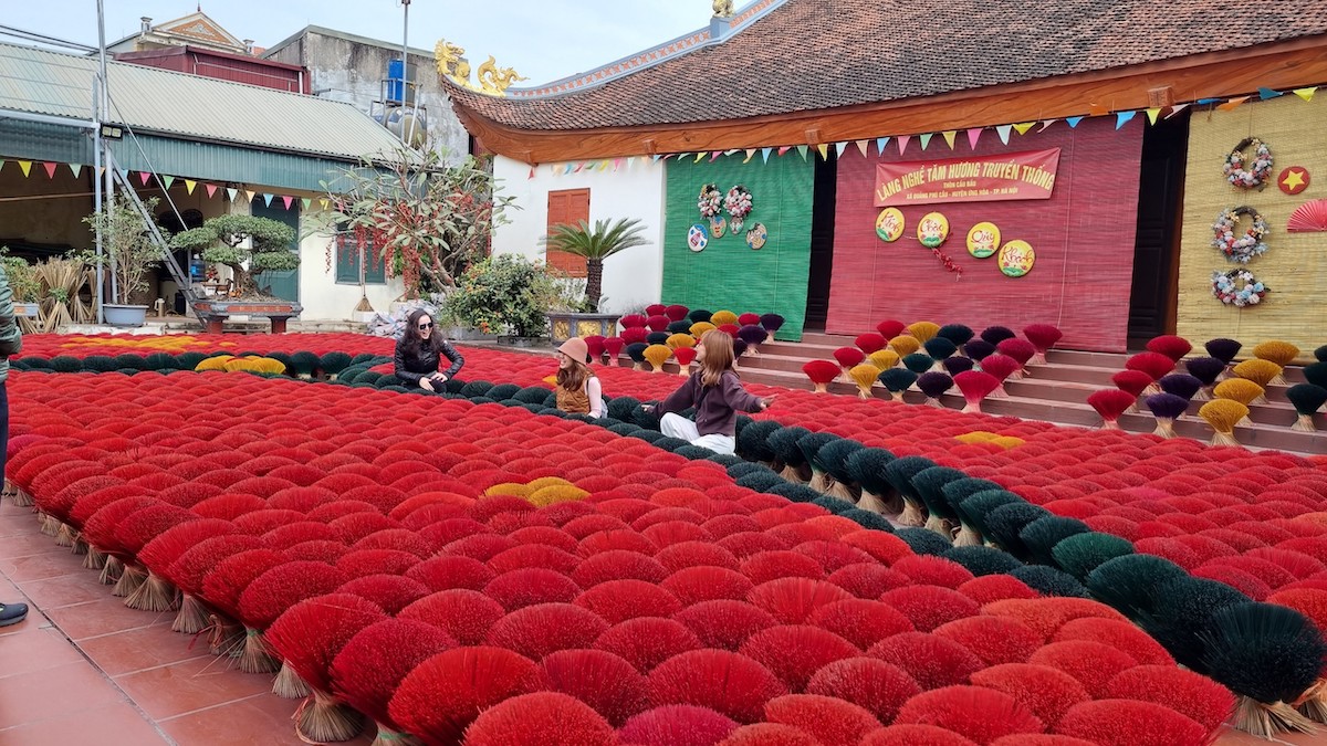 Vẻ đẹp đa sắc của làng hương Quảng Phú Cầu 'hút' khách du lịch ngày giáp Tết