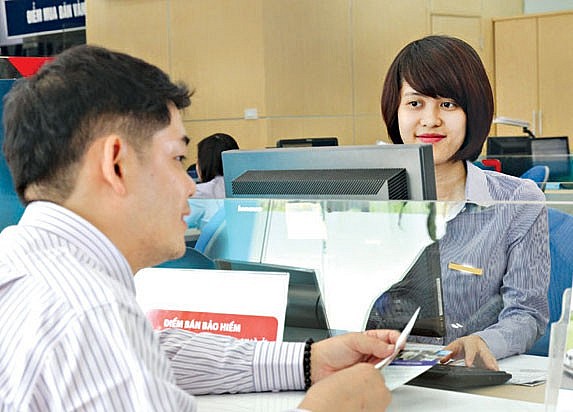 Người vay không còn lo ngân hàng bắt 'mua bia kèm lạc