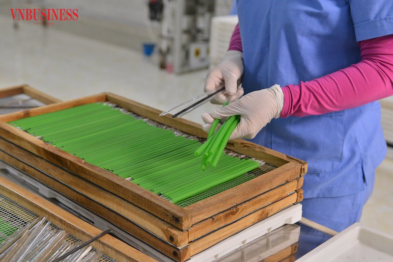Độc đáo sản phẩm ống hút 'ăn được' sinh ra từ khát vọng xanh