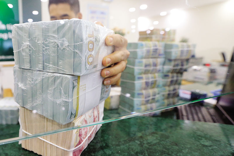 Ngân hàng muốn bán đấu giá 800 tấn quặng, giảm giá sâu du thuyền để thu hồi