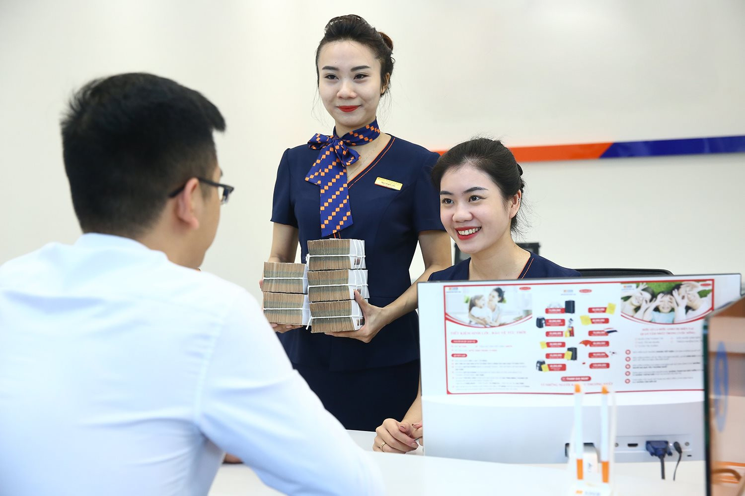 Cận Tết, ngân hàng tăng gói vay ưu đãi khách hàng cá nhân