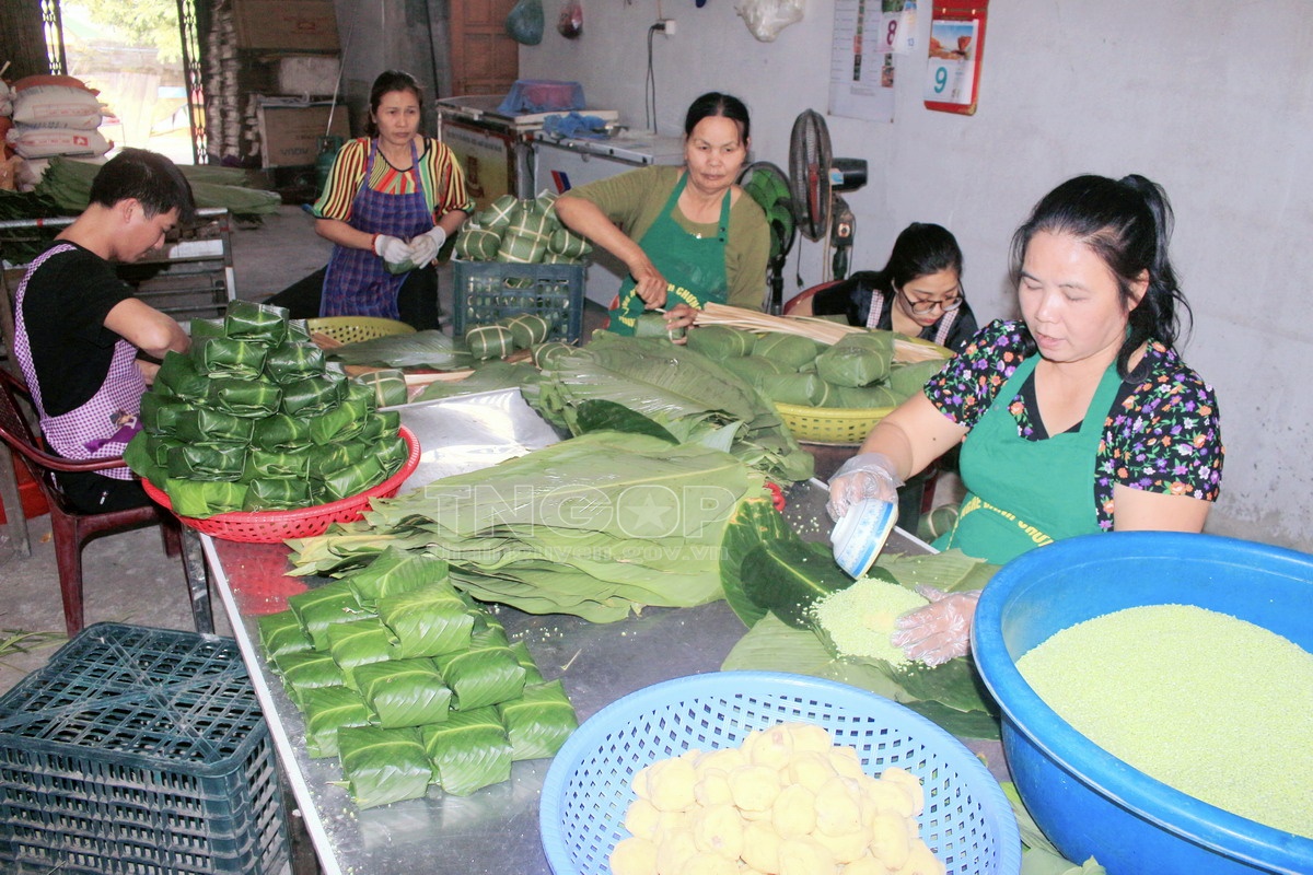 Cận Tết Nguyên đán, chủ cơ sở bánh chưng bán nghìn chiếc mỗi ngày