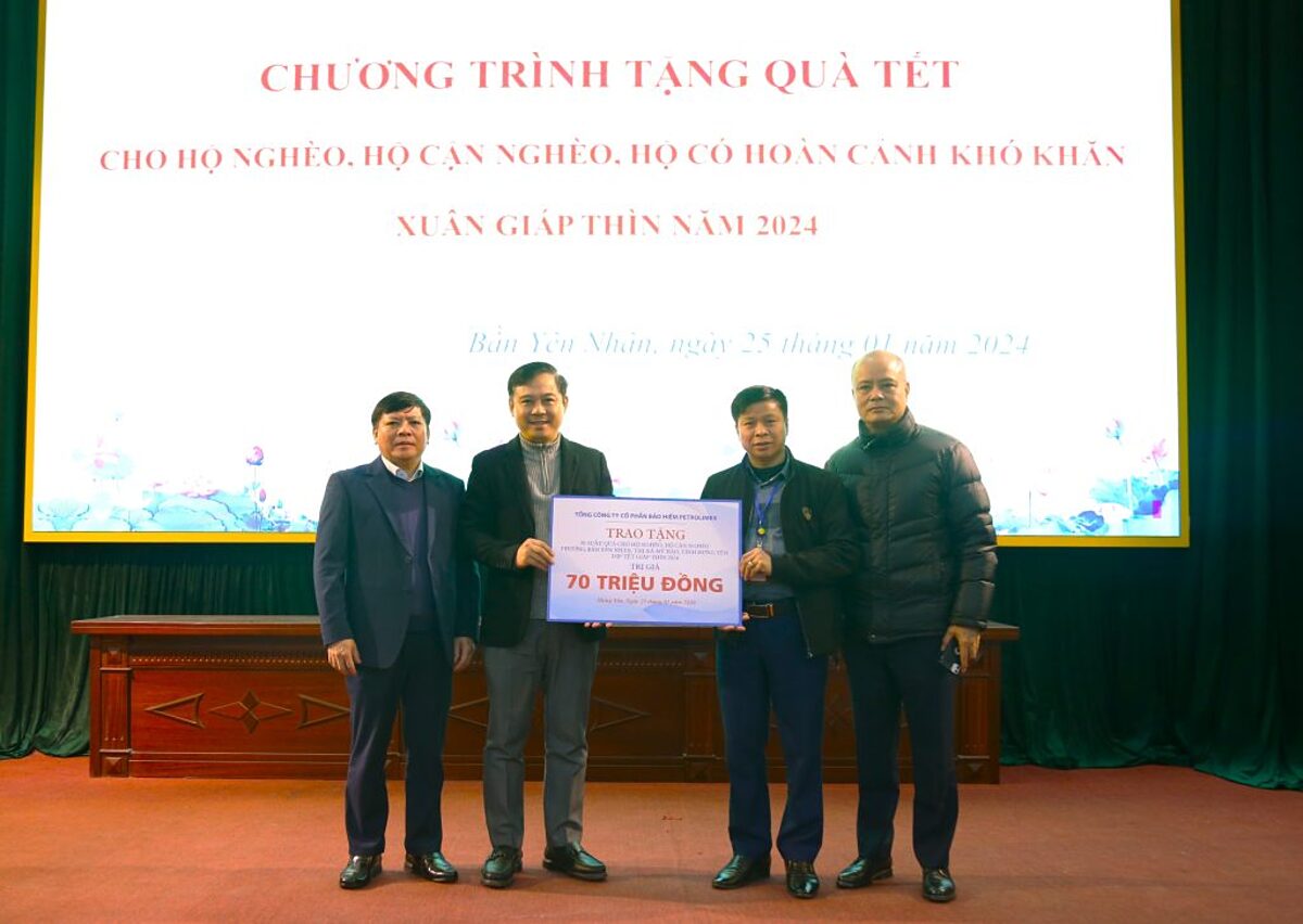 Bảo hiểm PJICO trao tặng quà Tết cho hộ nghèo nhân dịp Xuân Giáp Thìn 2024
