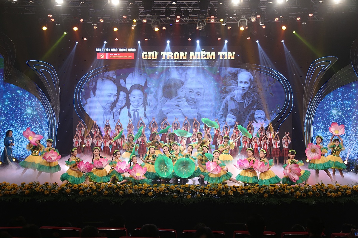 Mừng Đảng Mừng Xuân cùng chương trình biểu diễn nghệ thuật đặc biệt “Giữ trọn niềm tin”