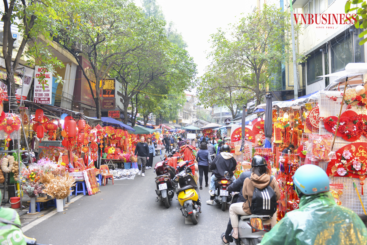 Không khí Tết tràn ngập nơi chợ hoa Hàng Lược