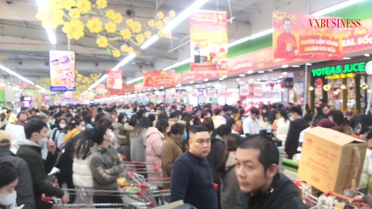 Đông nghẹt khách mua sắm Tết vì sao siêu thị vẫn than thất thu?