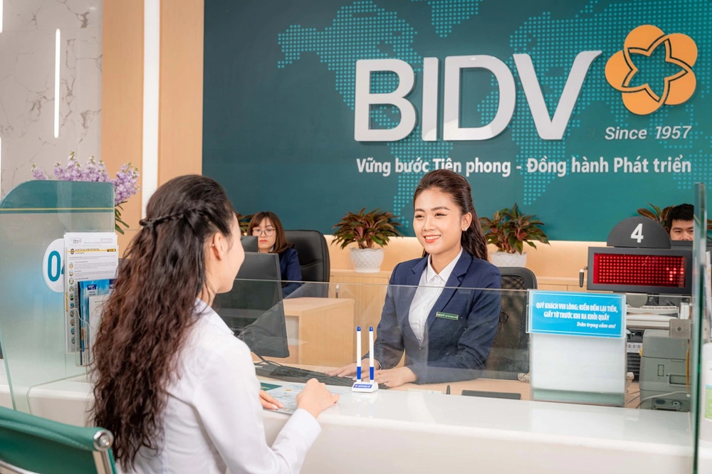 Lãi tỷ USD năm trước, ngân hàng vẫn thận trọng với chỉ tiêu 2024