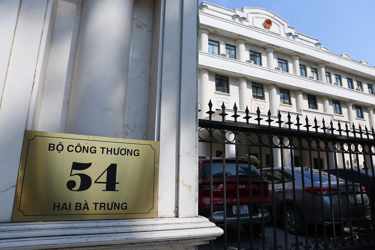 Vì sao một số Cục trưởng, Vụ trưởng của Bộ Công Thương bị điều chuyển xuống làm cấp phó?