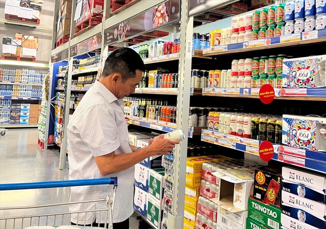 Kinh doanh truyền thống lao dốc, ngành bia “sống còn” trên chợ mạng