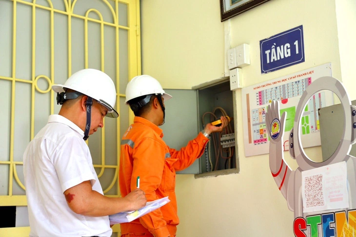 Người dân Hà Nội than hoá đơn điện tăng gấp đôi, EVNHANOI giải thích gì?