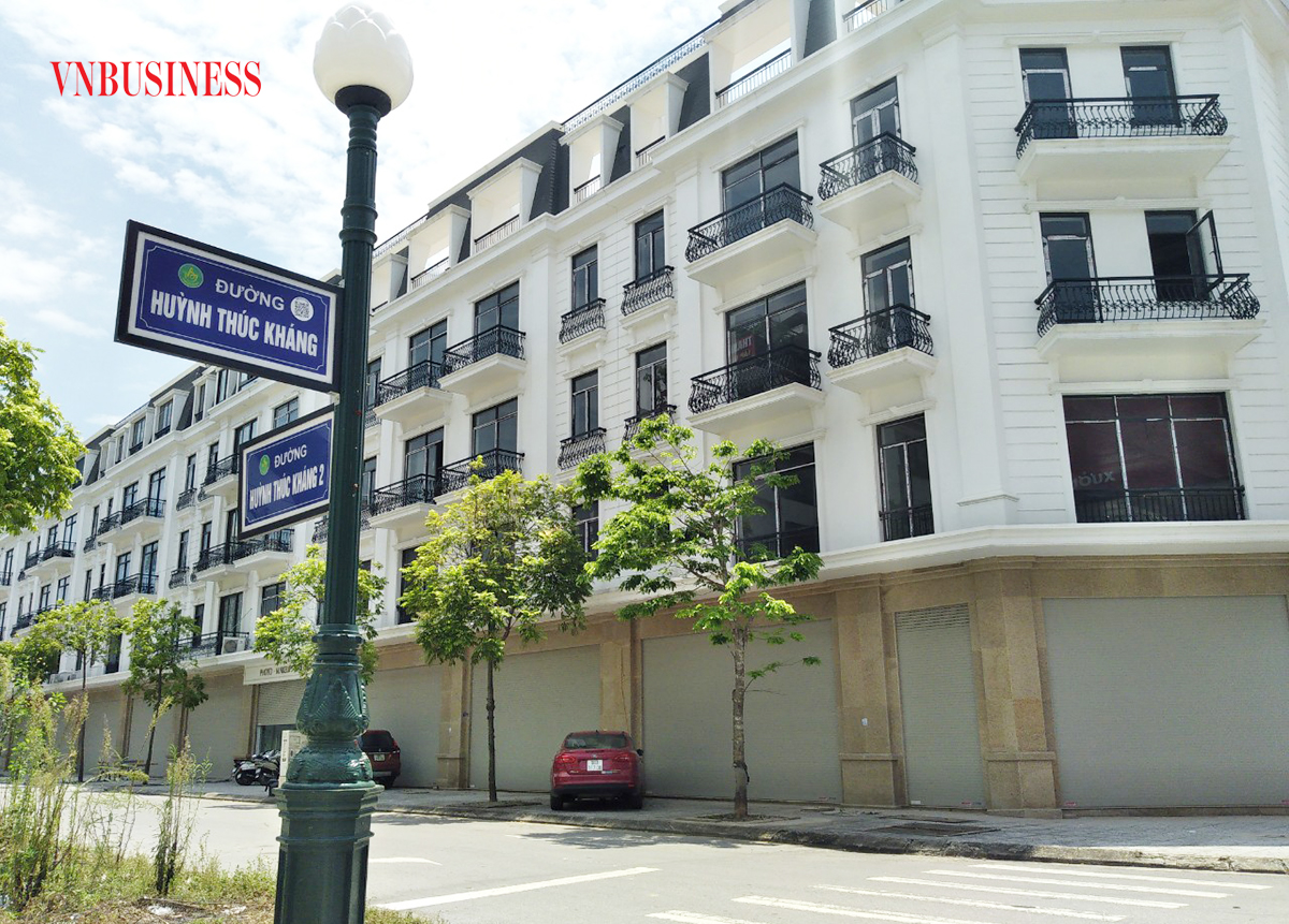 Vay cả chục tỷ đồng để 'ôm hàng', nhà đầu tư shophouse triệu đô 'sống dở, chết dở' vì ế dài đợi khách