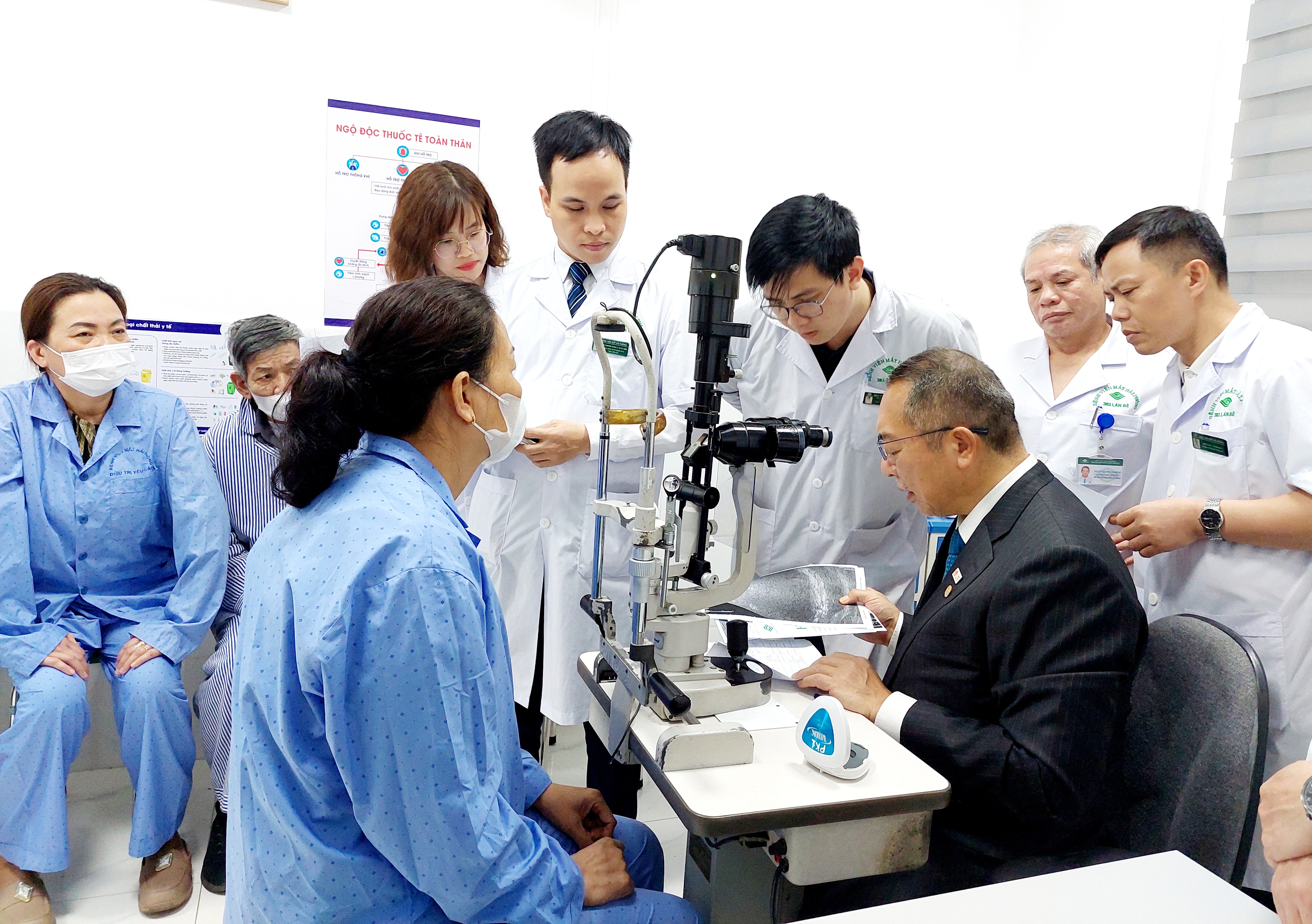 Tổ chức Phòng chống mù lòa Châu Á khám, hội chẩn và phẫu thuật miễn phí tại Bệnh viện Mắt Hải Phòng