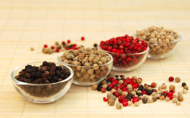 Thị trường ổn định, giá tiêu giữ mức 96.000 đồng/kg