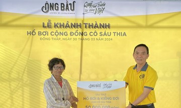 Quỹ Phát triển Tài năng Việt tặng hồ để dạy bơi cho trẻ em nghèo