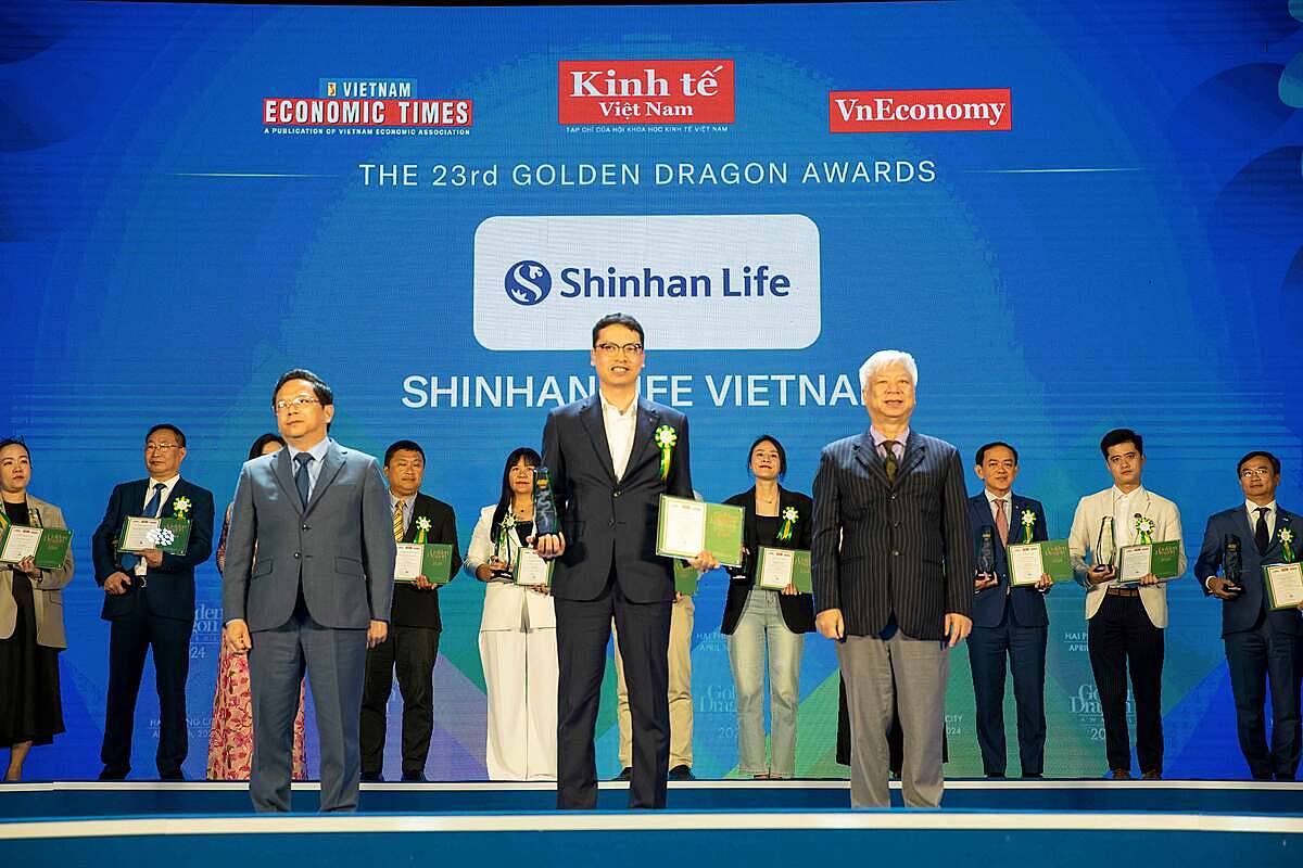 Shinhan Life Việt nam nhận giải thưởng Rồng vàng 2024