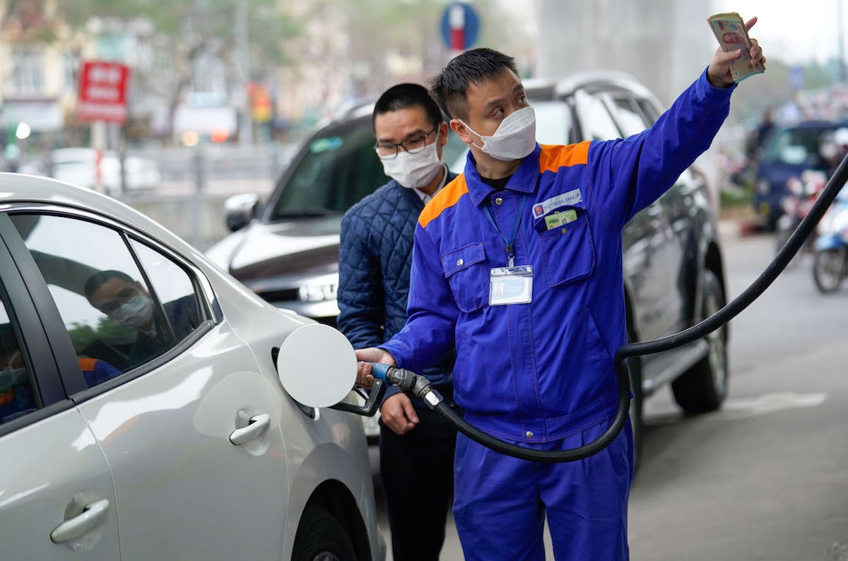 Xăng tăng giảm trái chiều, dầu diesel tăng 622 đồng/lít