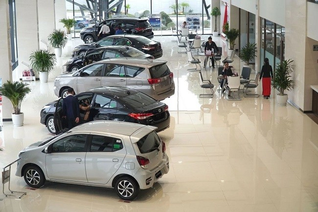 Sức mua yếu, xe tồn kho tiếp tục hạ giá