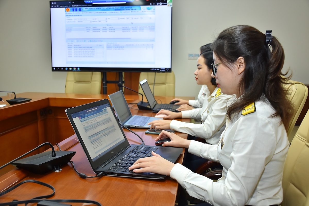 Có thể bị xử lý hình sự nếu lấy mã số thuế của người khác rồi khai khống thu nhập