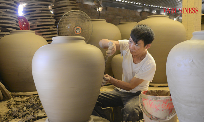 <p class="Normal">
Mỗi sản phẩm gốm thủ công là câu chuyện, tâm tư, tình cảm của người thợ gốm gửi vào trong đó, nên những sản phẩm nơi đây thường có nét đặc trưng riêng của Gốm Gia Thủy.</p>