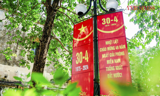 <p class="Normal">
Kỷ niệm 49 năm Ngày giải phóng miền Nam, thống nhất đất nước, người dân Hà Nội nói riêng và cả nước nói chung thêm tự hào về dân tộc Việt Nam anh hùng, truyền thống đoàn kết và tinh thần quyết tâm bảo vệ toàn vẹn lãnh thổ thiêng liêng của Tổ quốc.</p>