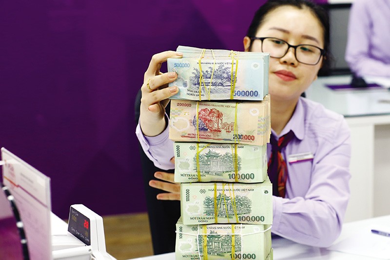 Lãi suất liên ngân hàng bất ngờ 'dậy sóng' và lan sang huy động dân cư?