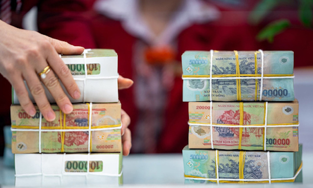 Kênh tiết kiệm kém hấp dẫn, người dân rút hàng chục nghìn tỷ khỏi hệ thống ngân hàng