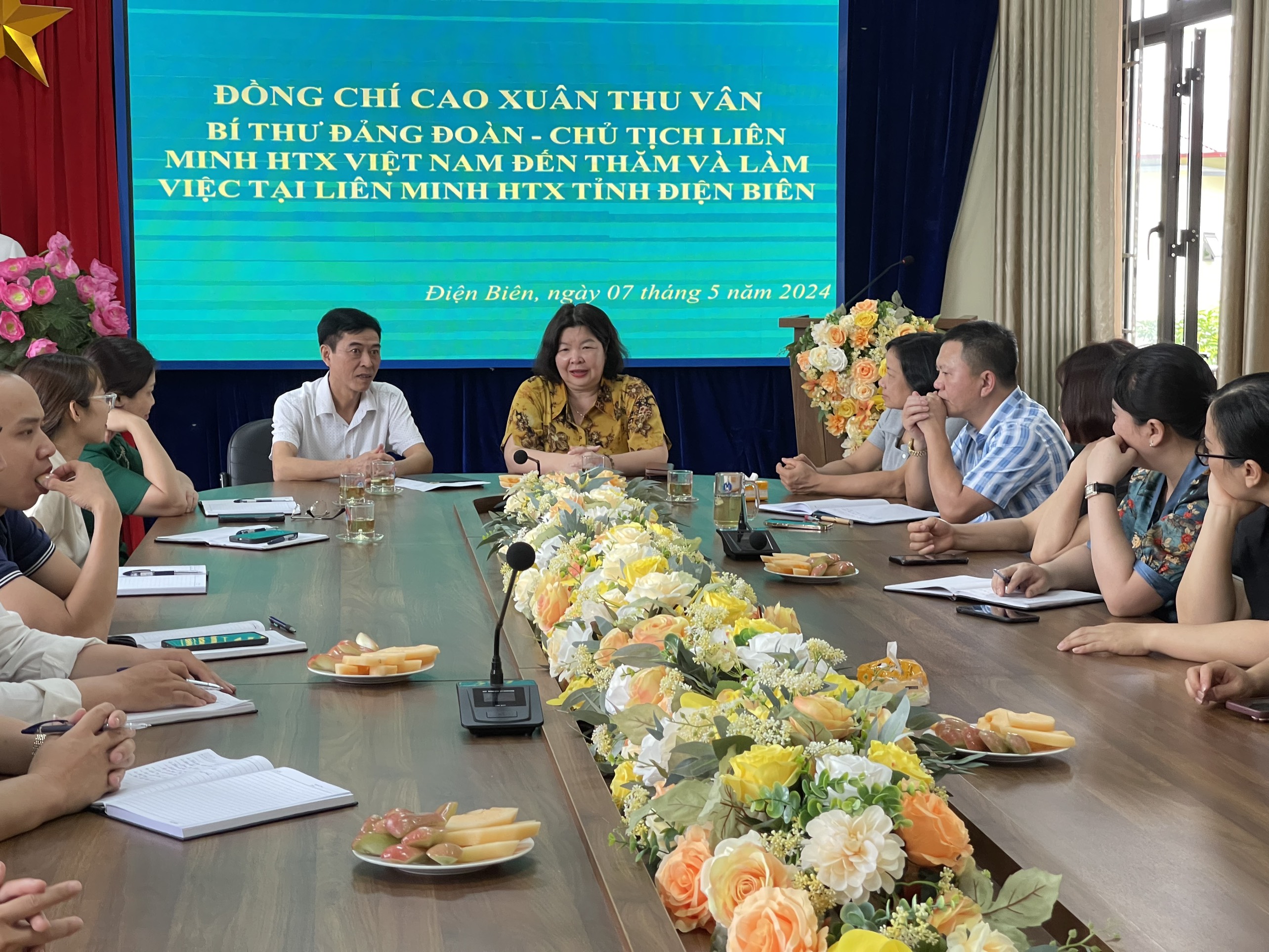 Chủ tịch Liên minh HTX Việt Nam thăm và làm việc tại Liên minh HTX tỉnh Điện Biên