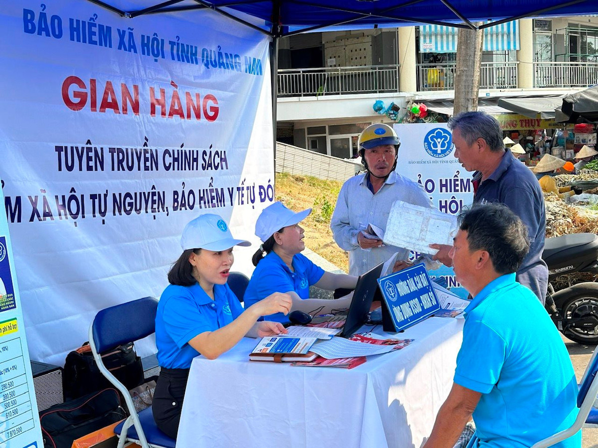 Những phiên chợ nối dài lưới an sinh ở Quảng Nam