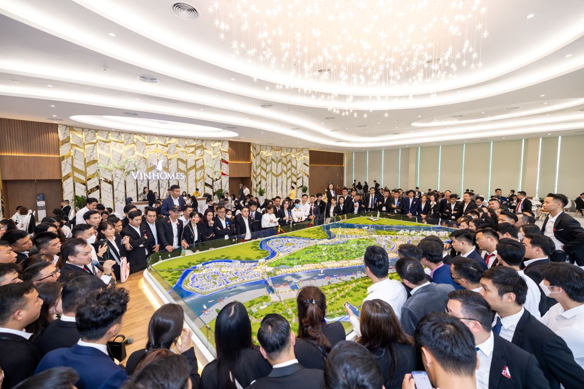 Bất động sản giá trị thực lên ngôi, Vinhomes Royal Island gây sốt với “giỏ hàng” vượt trội
