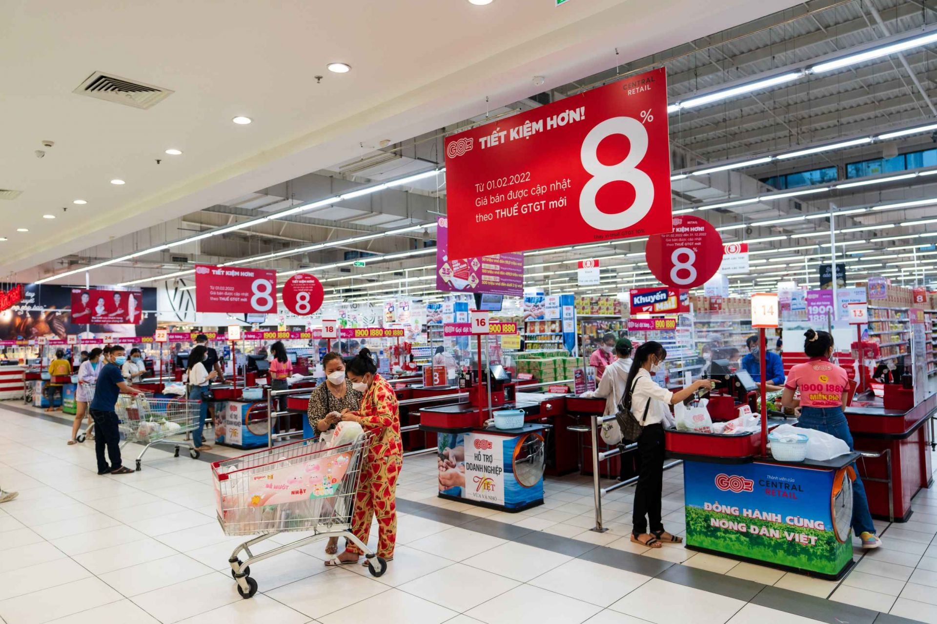 Có nên giảm 2% thuế VAT cho tất cả các lĩnh vực?