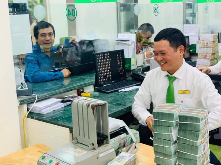 Biến động nhân sự, ngân hàng 'bạo tay' hơn với khoản chi cho nhân viên