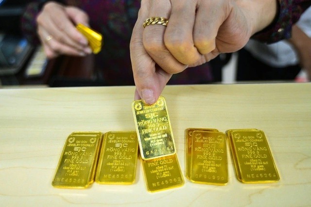 Ngân hàng Nhà nước: Không thiếu vàng để bán, có hiện tượng thuê người xếp hàng mua gom vàng với mục tiêu đẩy giá