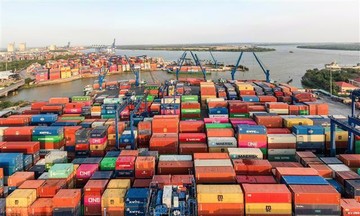 5 doanh nghiệp nghi bị &#039;rút ruột&#039; hồ tiêu và cà phê trước khi xuất khẩu tại cảng Cát Lái