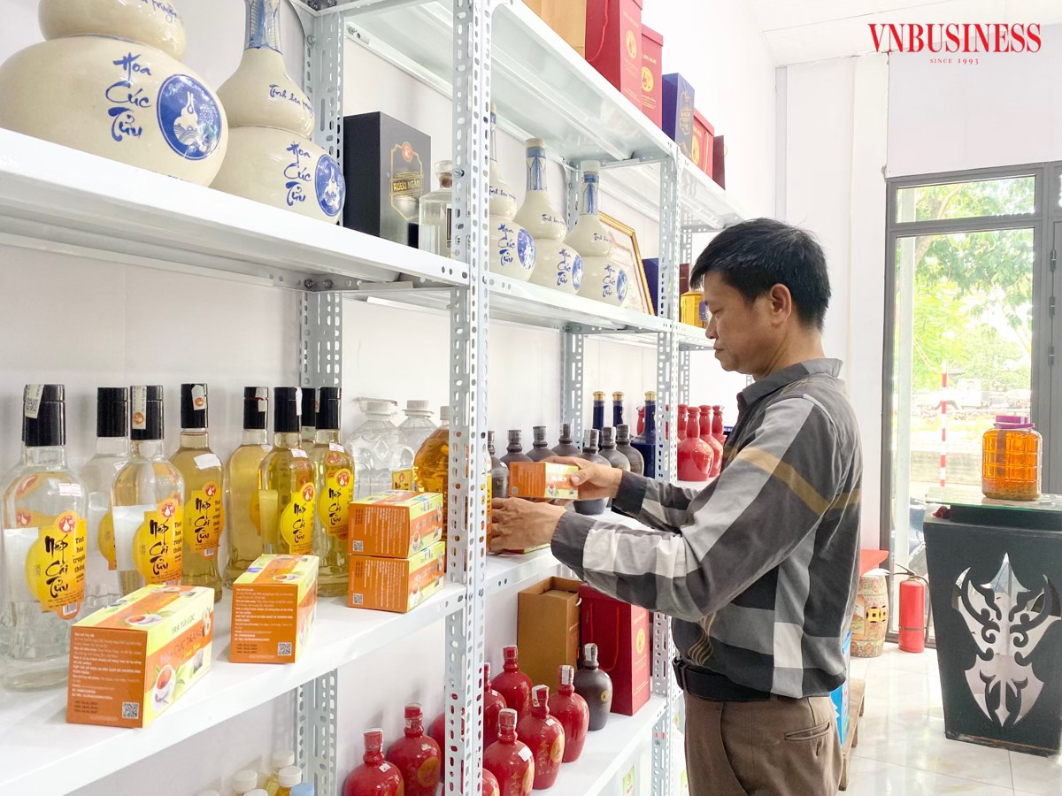 Từ làng quê thanh bình đến tinh hoa chốn Kinh kỳ được thể hiện qua nghệ thuật chưng cất được bảo tồn với thời gian