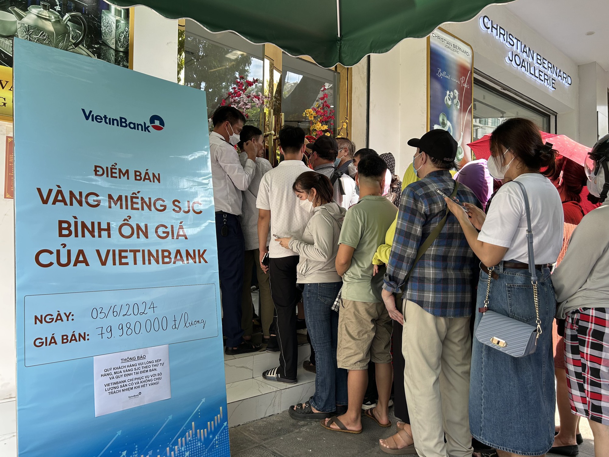 Sẽ không còn tình trạng xếp hàng mua vàng bình ổn?